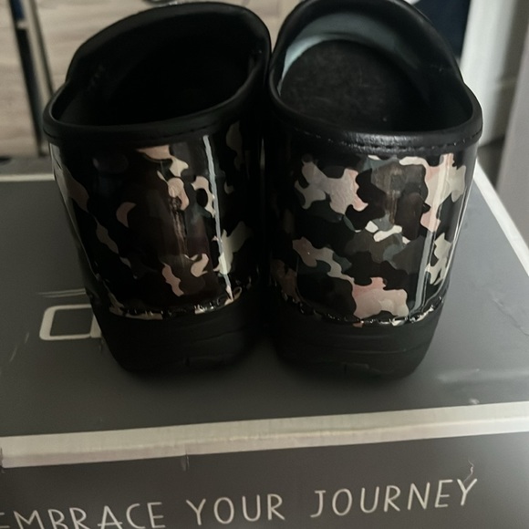 Danskos worm once smoke free still in original box - Picture 3 of 4